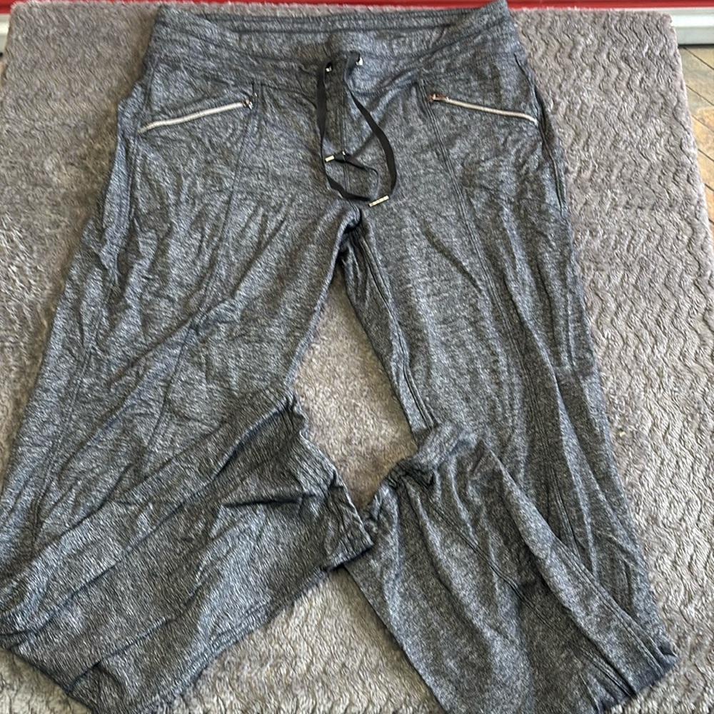 Athleta performance jogger style leggings size tag is worn check measurements